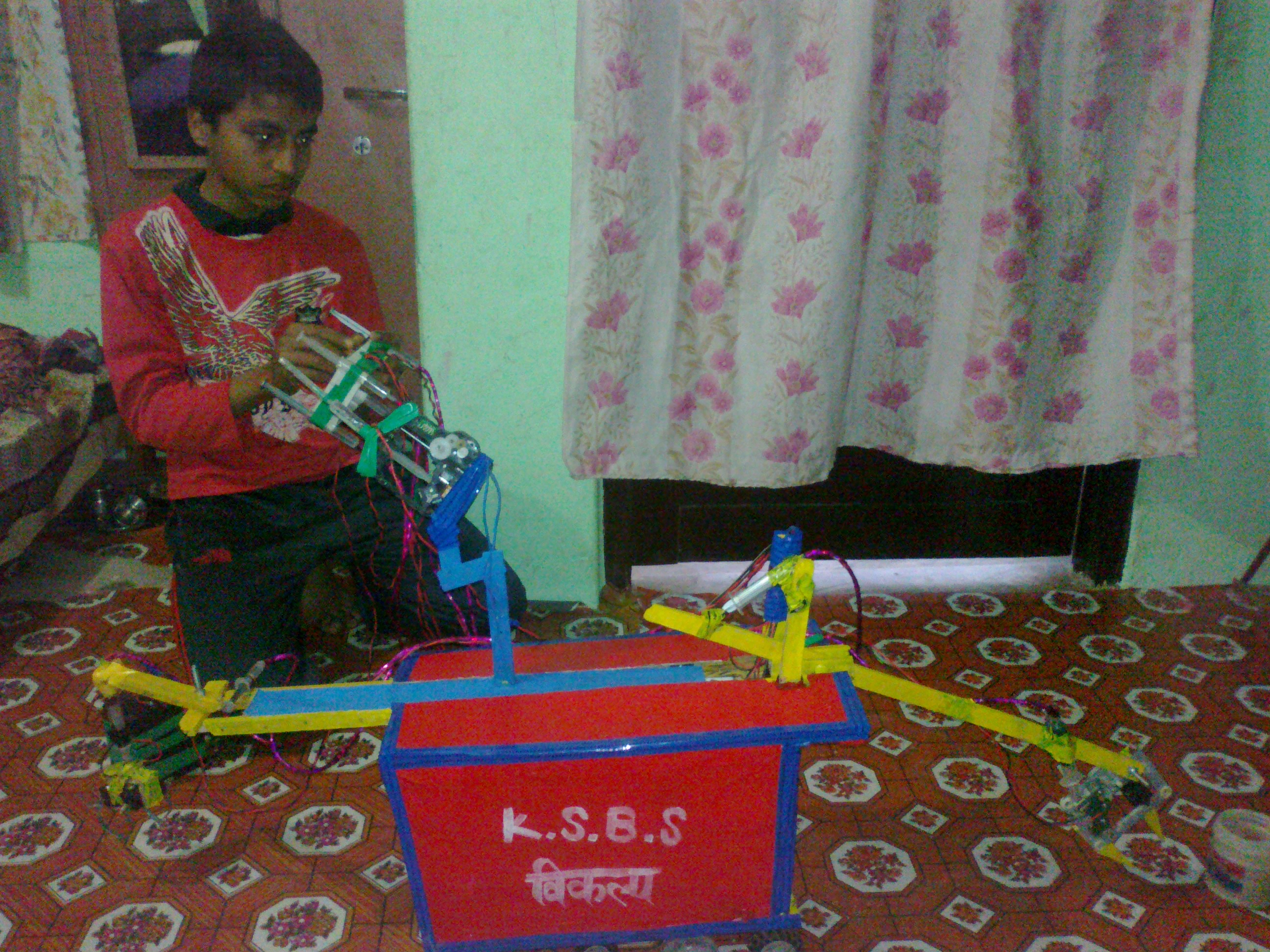 Testing Manual Loading and Lifting Robot